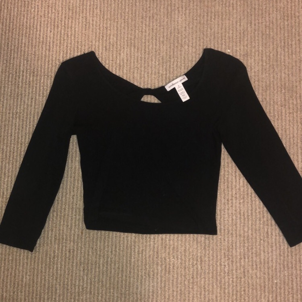 Long Sleeve Black Crop Top - Keyhole Back